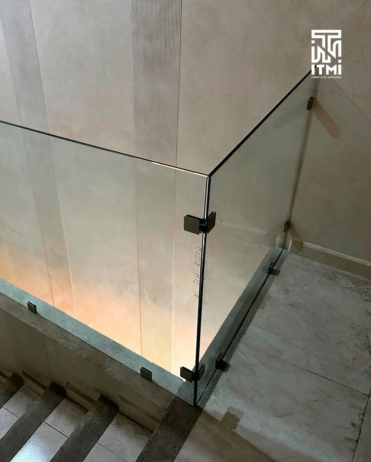 Barandal de cristal terminado